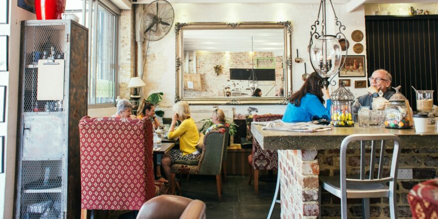 5 conseils pour aider une personne âgée à se raconter